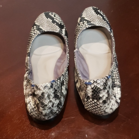 𝅺VIA Bleu Helena Snake Print Ballet Flat/Sh… - Picture 2 of 8